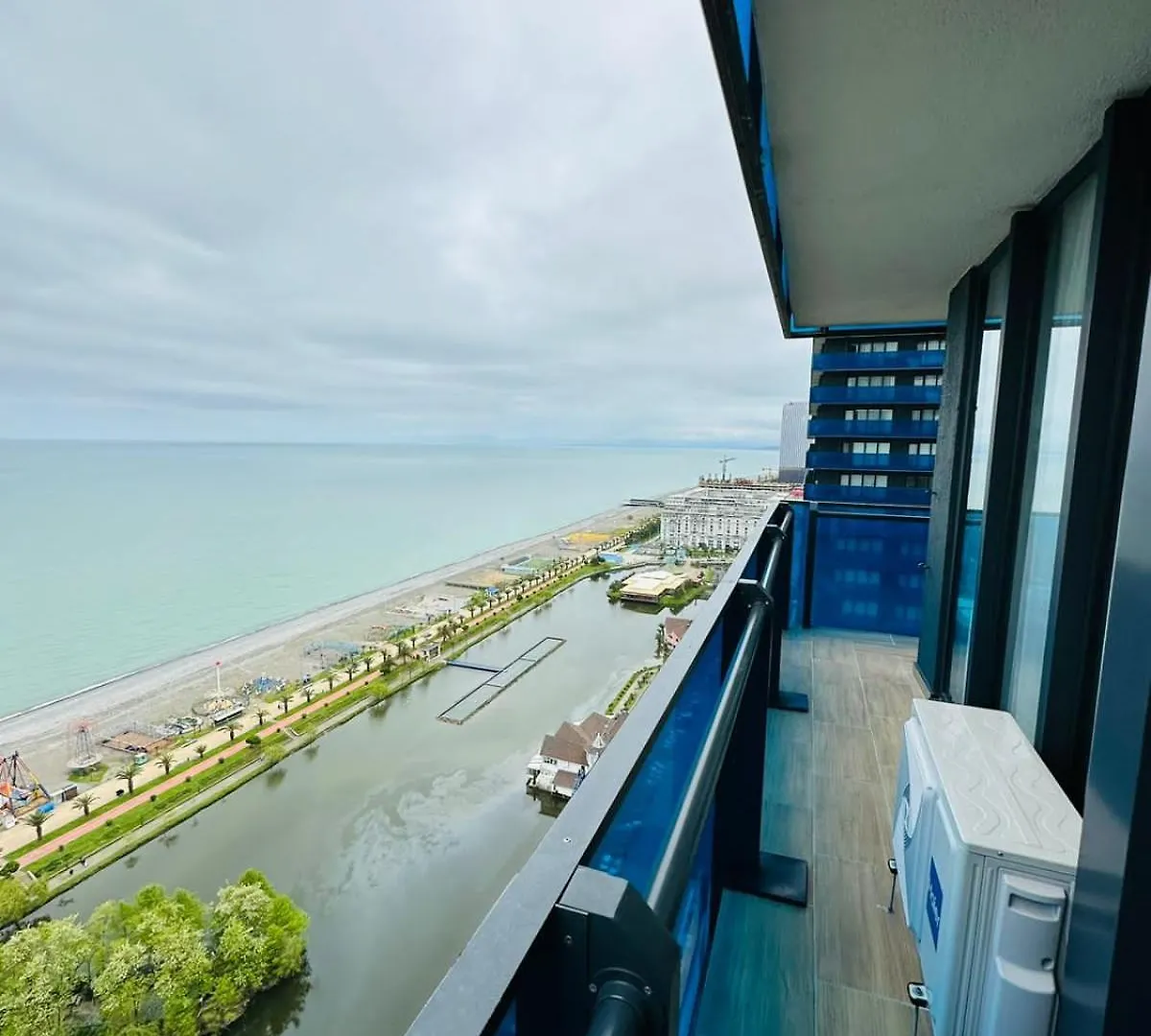 Spend Your Time In Orbi City Batumi 0*,